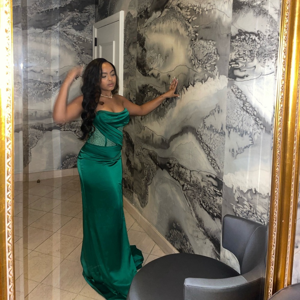 Miss circle emerald green high slit dress